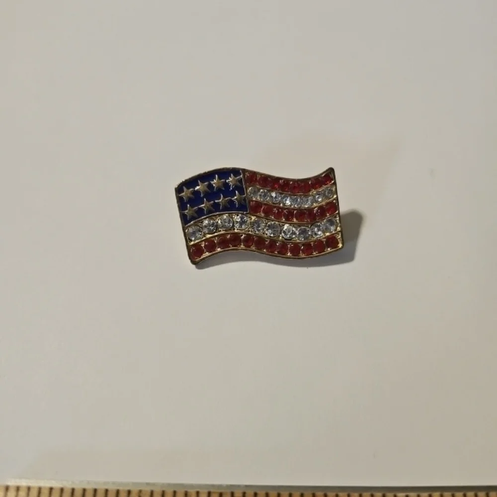 Vintage Rhinestone USA American Flag July 4 Patriotic GoldTone Brooch Pin - Picture 14 of 14